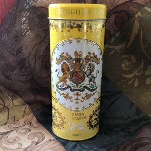 🛍️5/$20🛍️EUC Buckingham Palace Lemon Biscuits Tin.